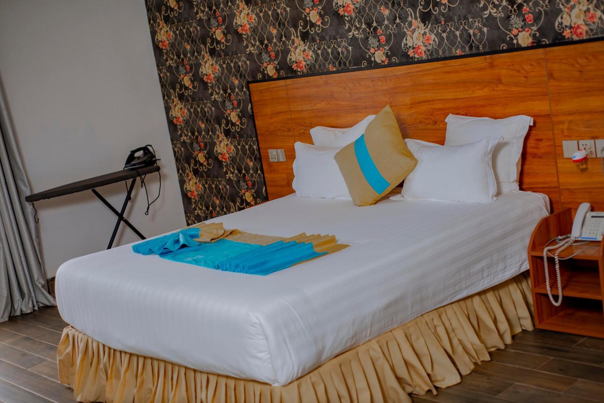 Centric Hotel Kigali Buitenkant foto