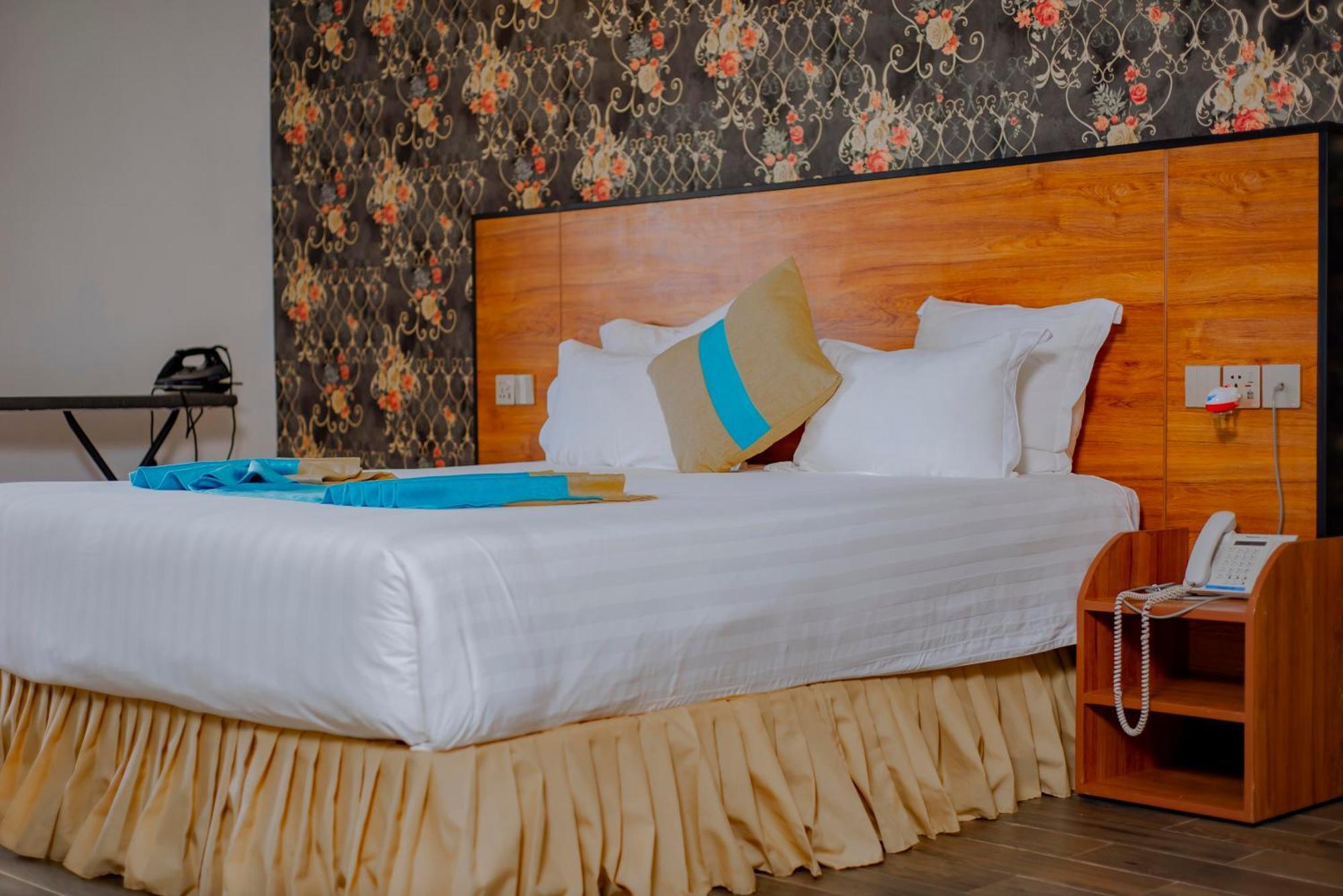 Centric Hotel Kigali Buitenkant foto